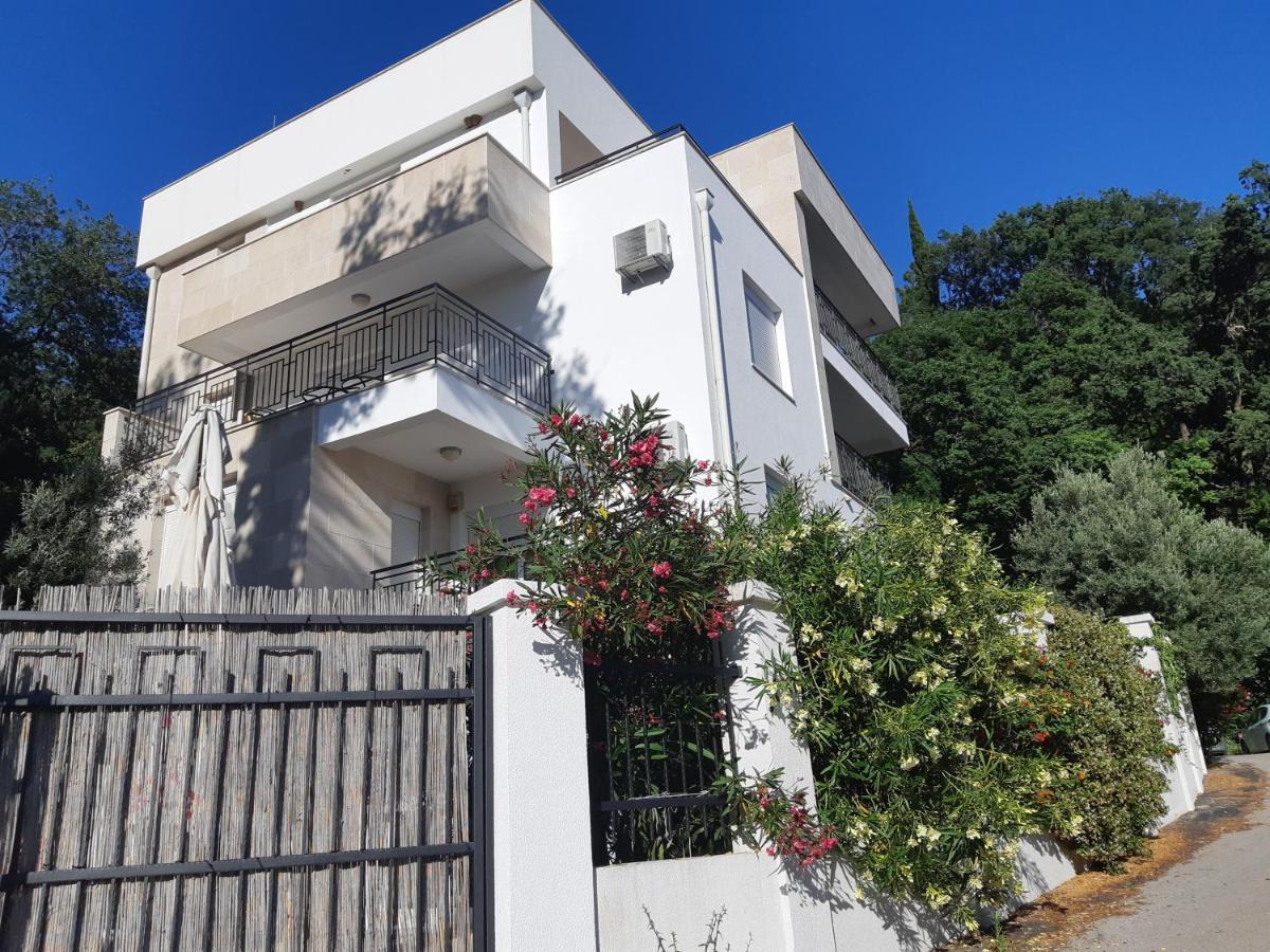 Apartments Villa Simonovic Петровац Экстерьер фото